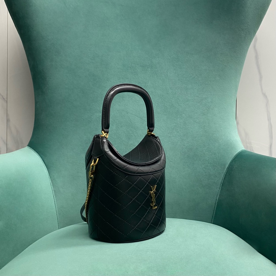 생로랑 램스킨 소재의 GABY 버킷 백 763961 블랙 191517cm3.jpg