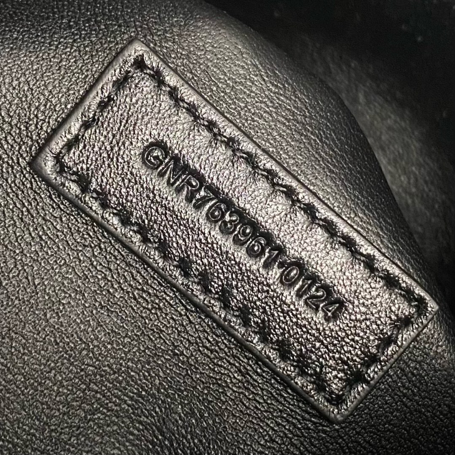 생로랑 램스킨 소재의 GABY 버킷 백 763961 블랙 191517cm8.jpg