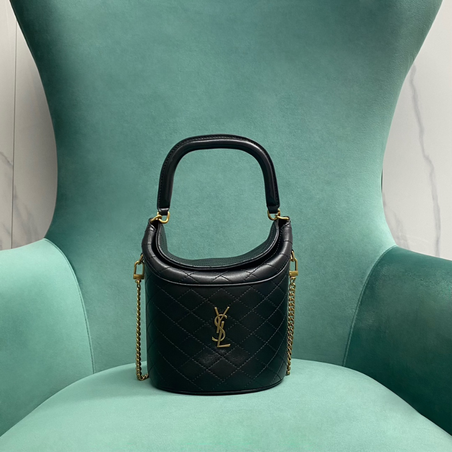 생로랑 램스킨 소재의 GABY 버킷 백 763961 블랙 191517cm1.jpg