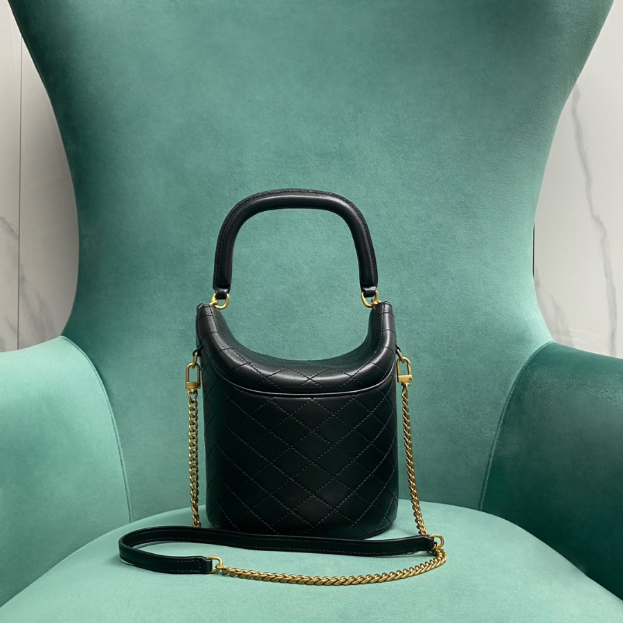 생로랑 램스킨 소재의 GABY 버킷 백 763961 블랙 191517cm2.jpg