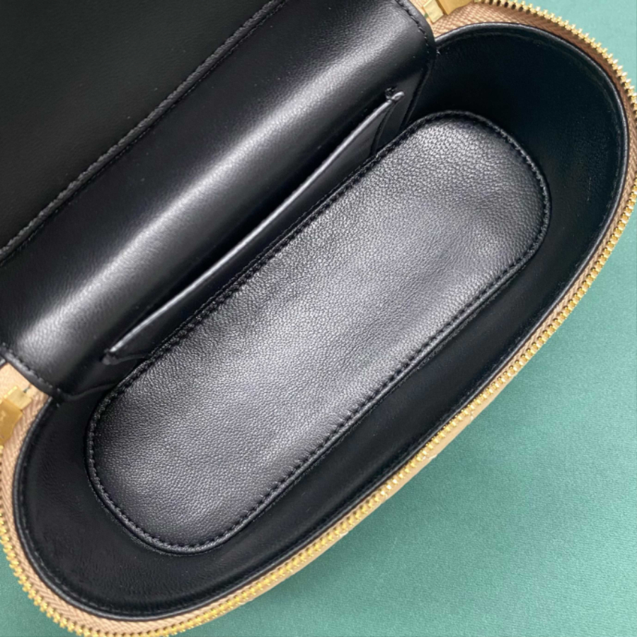 생로랑 램스킨 소재의 GABY 베니티 백 미니 766731 베이지 18.56.511.5cm3.jpg