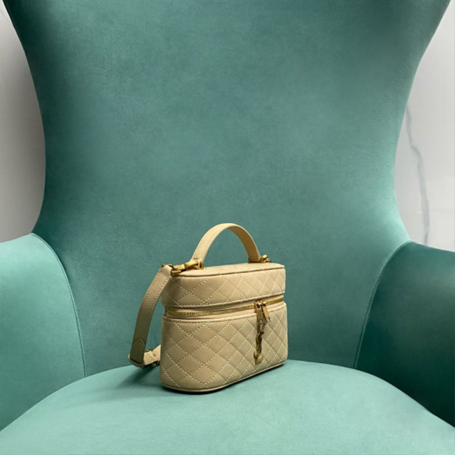 생로랑 램스킨 소재의 GABY 베니티 백 미니 766731 베이지 18.56.511.5cm4.jpg