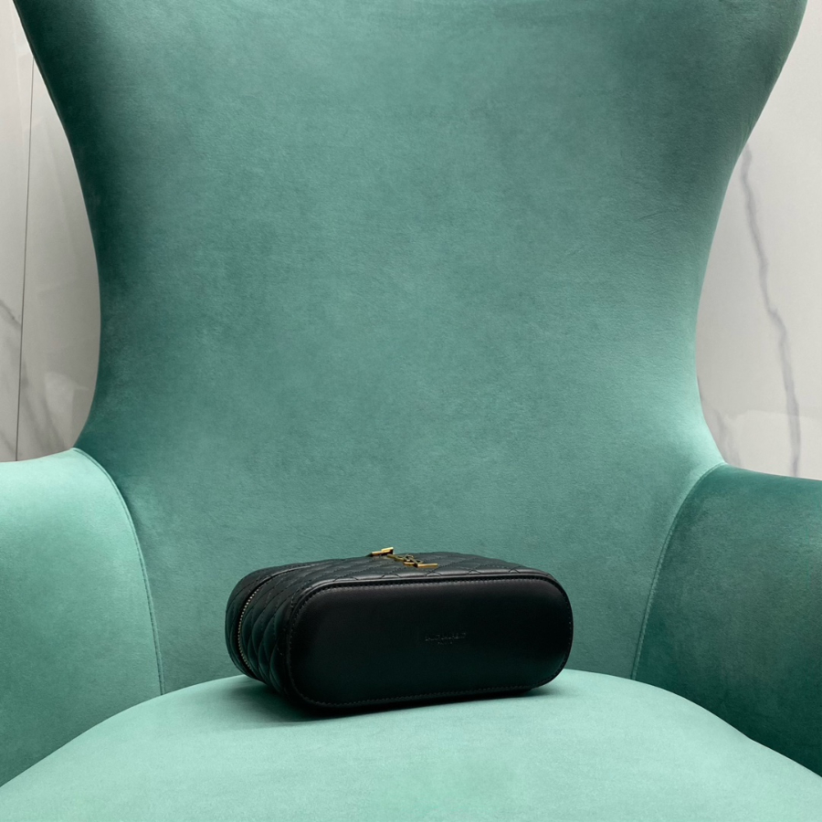 생로랑 램스킨 소재의 GABY 베니티 백 미니 766731 블랙 18.56.511.5cm4.jpg