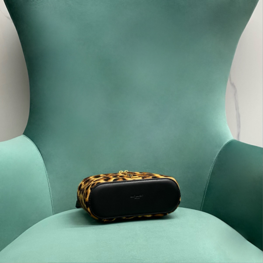 생로랑 램스킨 소재의 GABY 베니티 백 미니 766731 표문 18.56.511.5cm05.jpg