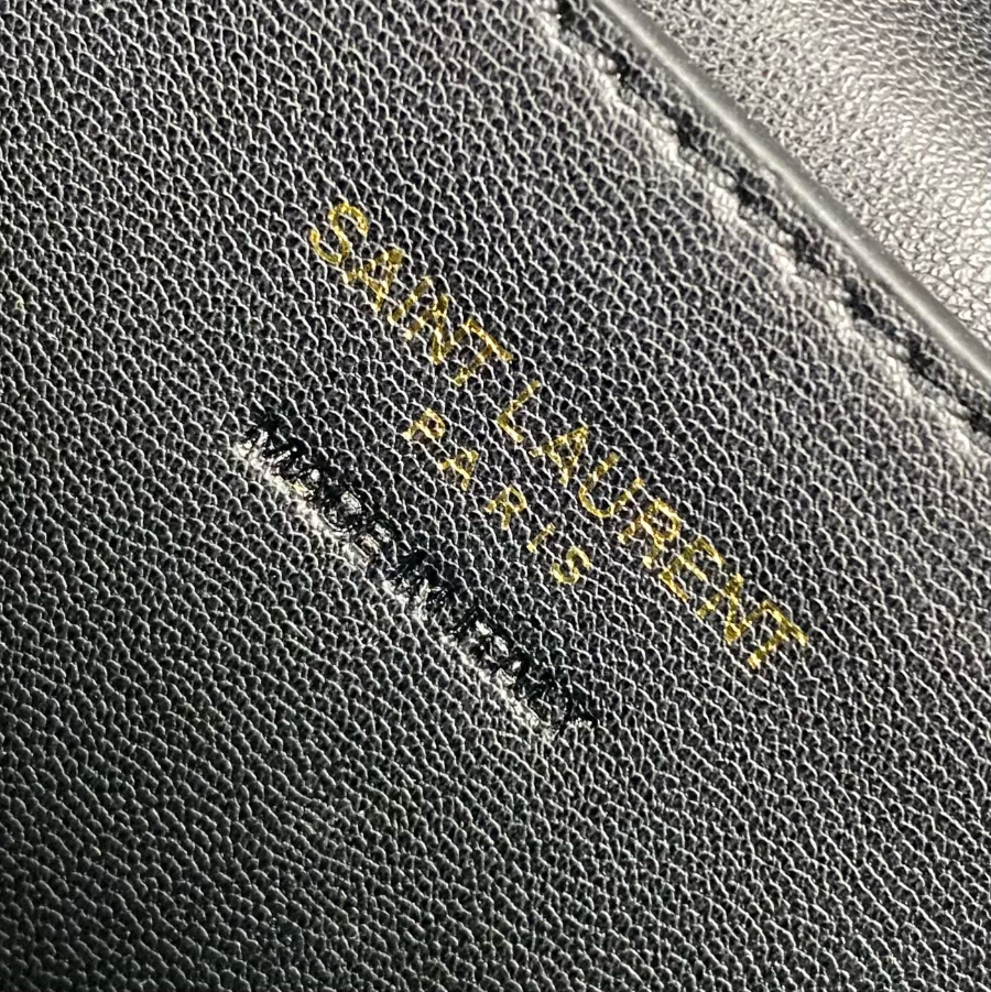 생로랑 램스킨 소재의 GABY 베니티 백 미니 766731 표문 18.56.511.5cm10.jpg