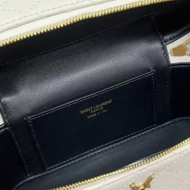 생로랑 램스킨 소재의 GABY 베니티 백 미니 766731 화이트 18.56.511.5cm3.jpg