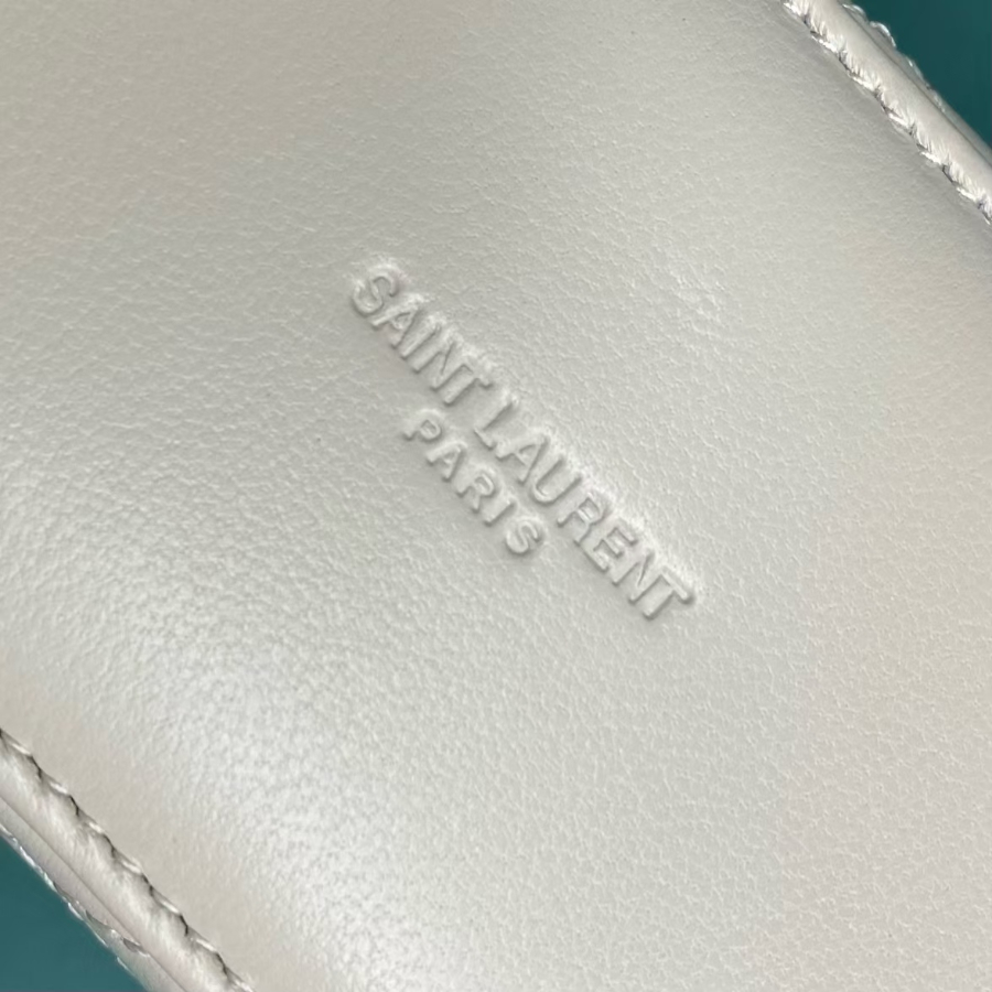 생로랑 램스킨 소재의 GABY 베니티 백 미니 766731 화이트 18.56.511.5cm7.jpg