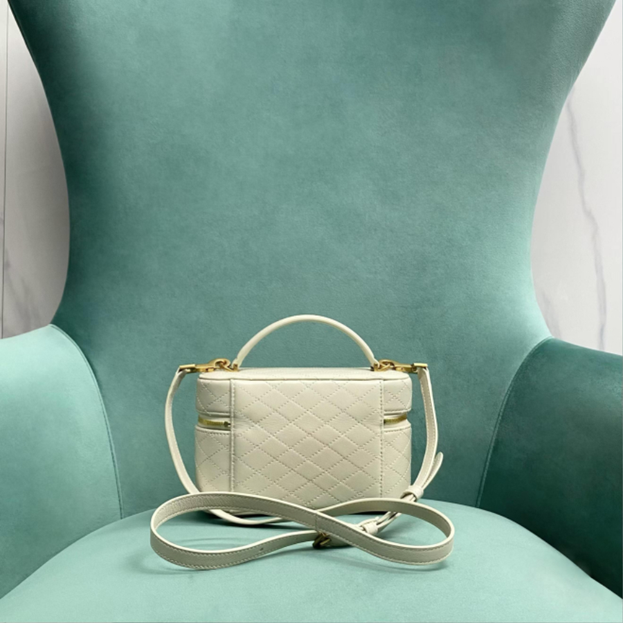 생로랑 램스킨 소재의 GABY 베니티 백 미니 766731 화이트 18.56.511.5cm2.jpg