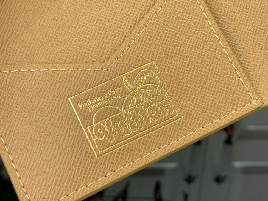 루이비통 서핑 야자나무 여권 카드지갑 M83479 10142.5cm 베이지9.jpg