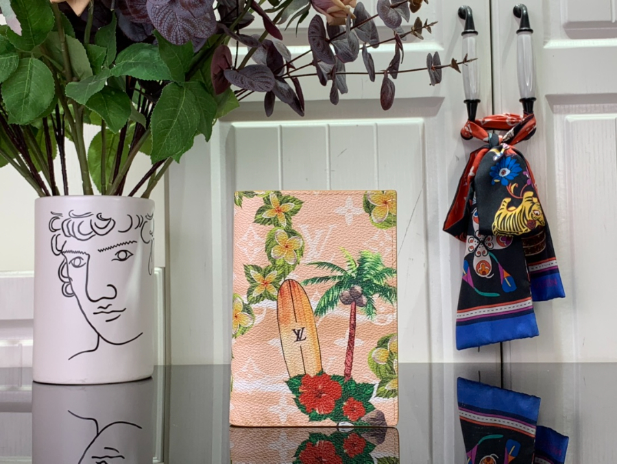 루이비통 서핑 야자나무 여권 카드지갑 M83479 10142.5cm 베이지2.jpg