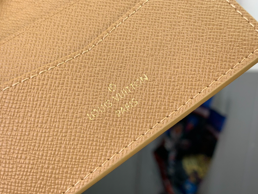 루이비통 슬렌더 서핑 야자나무 반지갑 M83468 118.52cm 베이지9.jpg