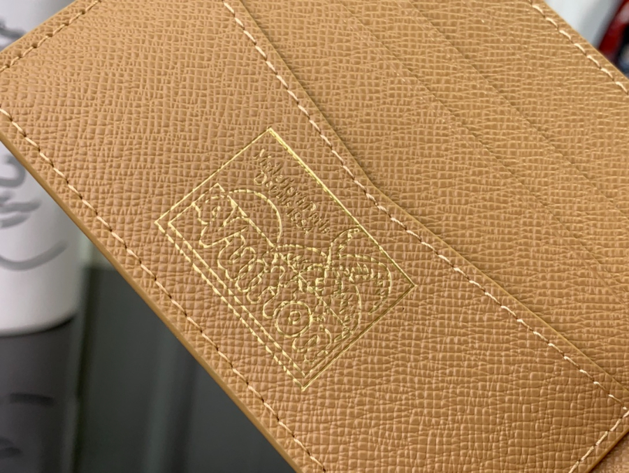 루이비통 슬렌더 서핑 야자나무 반지갑 M83468 118.52cm 베이지1.jpg