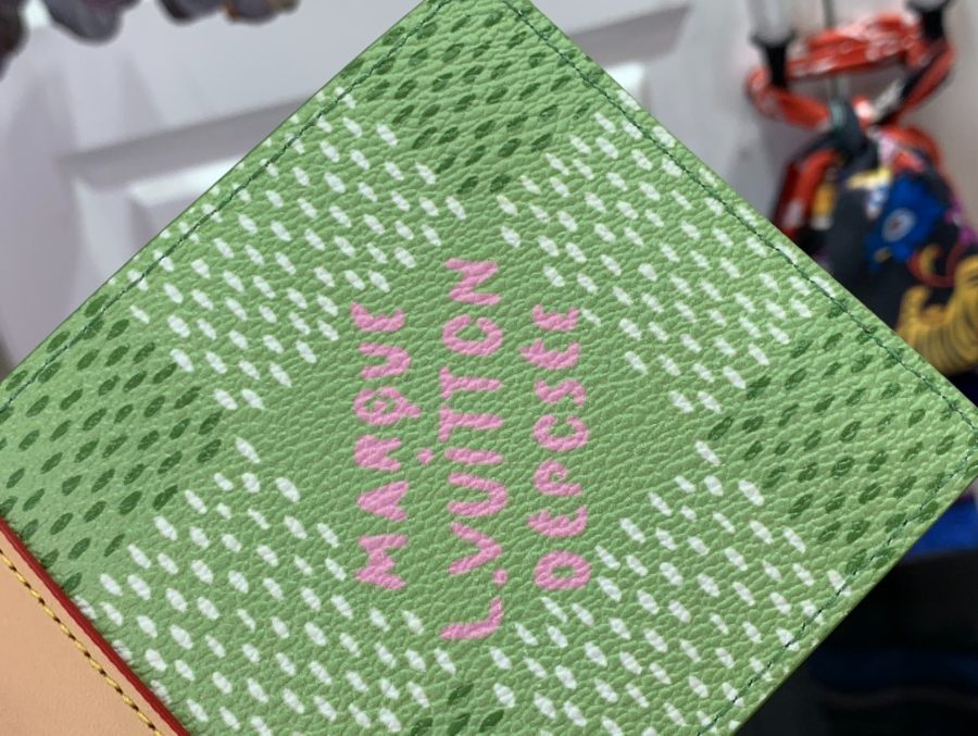 루이비통 슬렌더 월릿 그린8.jpg