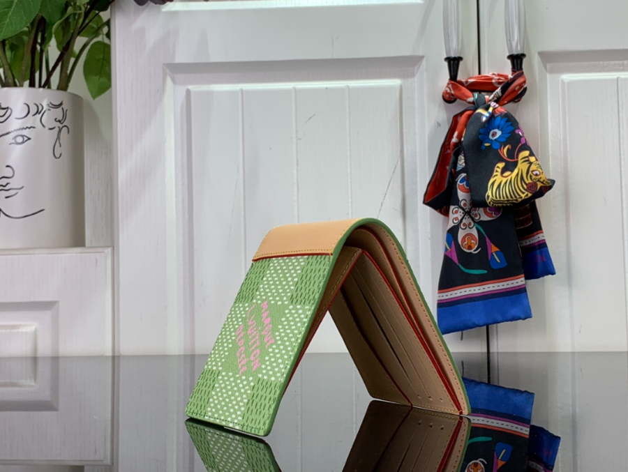 루이비통 슬렌더 월릿 그린6.jpg