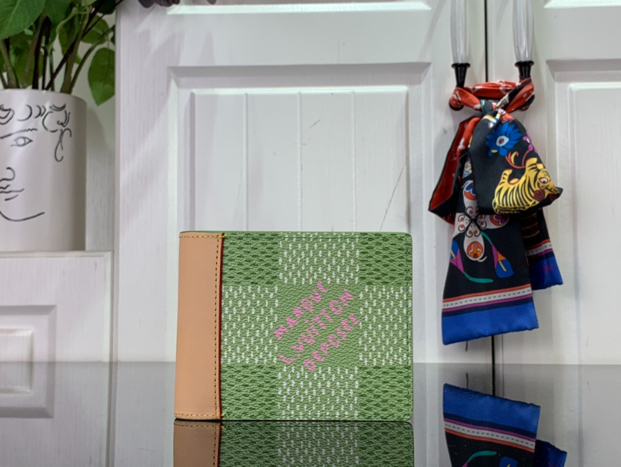 루이비통 슬렌더 월릿 그린1.jpg