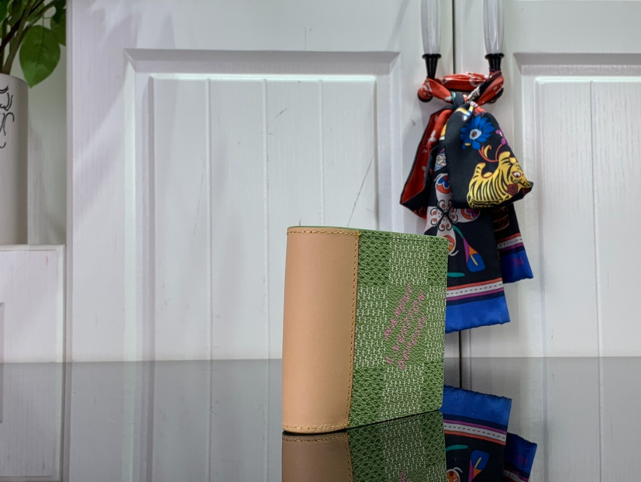 루이비통 슬렌더 월릿 그린3.jpg