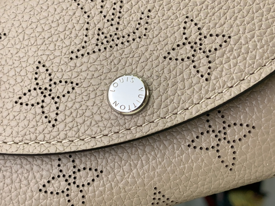 루이비통 아이리스 XS 월릿 M82437 9.87.81cm 다크 베이지6.jpg