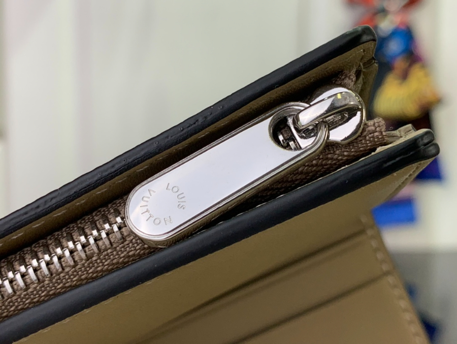 루이비통 아이리스 XS 월릿 M82437 9.87.81cm 다크 베이지8.jpg