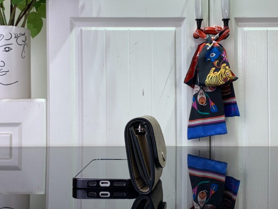 루이비통 아이리스 XS 월릿 M82437 9.87.81cm 다크 베이지3.jpg