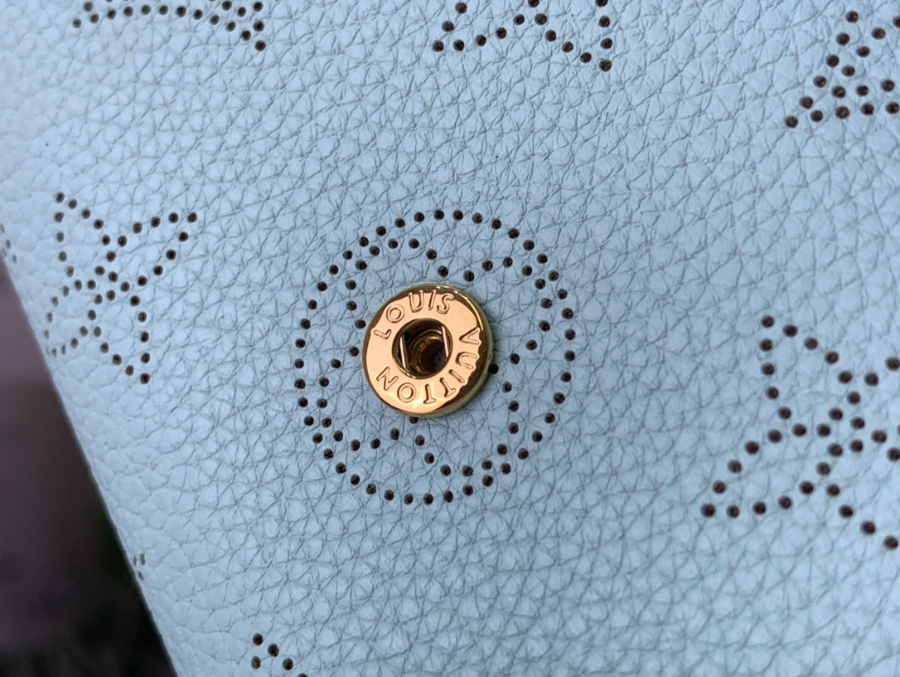 루이비통 아이리스 컴팩트 월릿 스카이 블루 M62542 129.53cm8.jpg