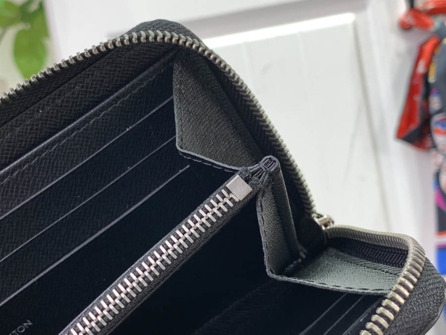 루이비통 지피 모노그램 장지갑 M11611 19.510.52.5cm 블랙8.jpg