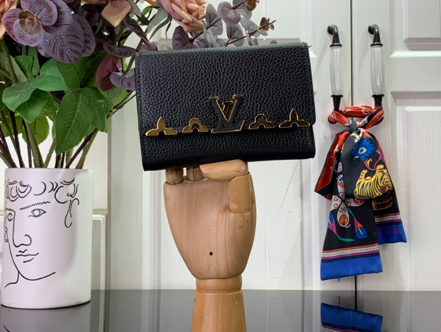 루이비통 카퓌신 월릿 13.59.53cm M82764 블랙1.jpg