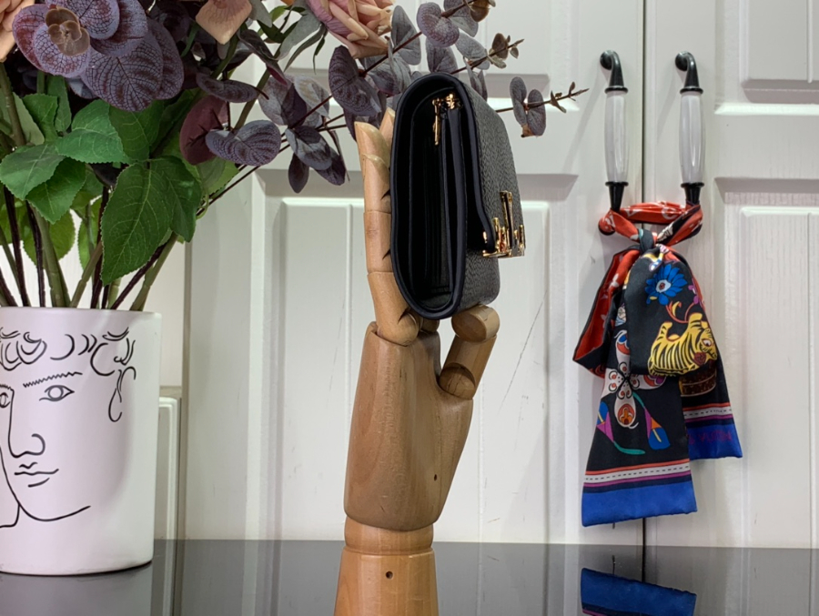 루이비통 카퓌신 월릿 13.59.53cm M82764 블랙4.jpg