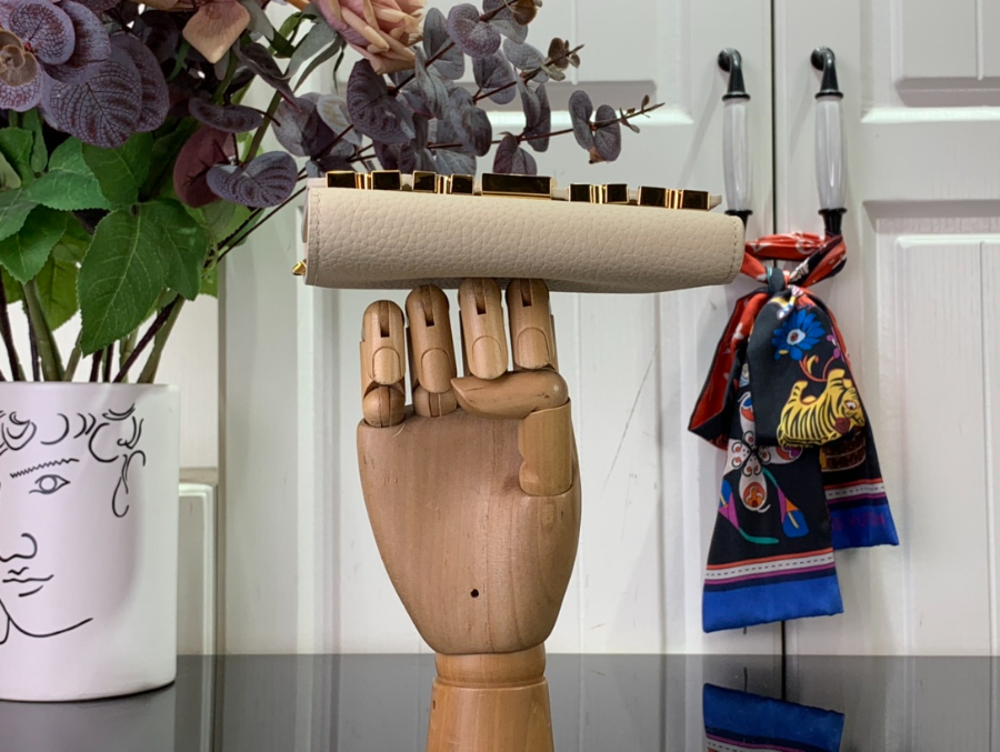 루이비통 카퓌신 월릿 13.59.53cm M82835 화이트4.jpg