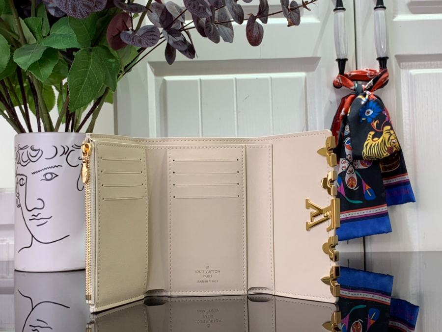 루이비통 카퓌신 월릿 13.59.53cm M82835 화이트5.jpg