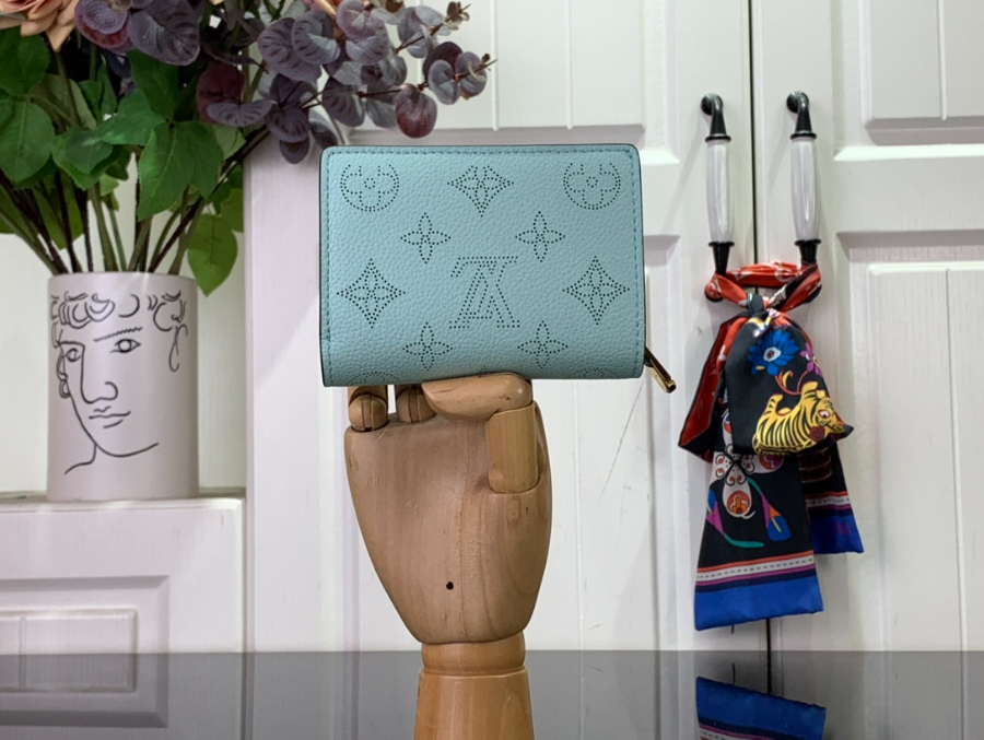 루이비통 클레아 월릿 스카이 블루 M80817 118.53.5cm2.jpg