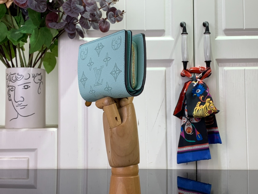 루이비통 클레아 월릿 스카이 블루 M80817 118.53.5cm3.jpg