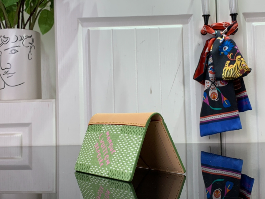 루이비통 포켓 오거나이저 그린4.jpg