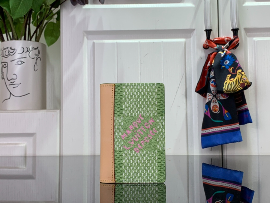 루이비통 포켓 오거나이저 그린1.jpg