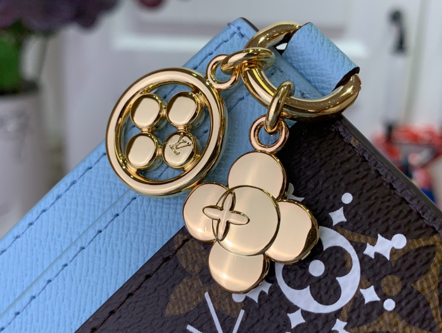 루이비통 LV CHARMS 눈송이 카드지갑 M12227 7.30.310.2cm7.jpg