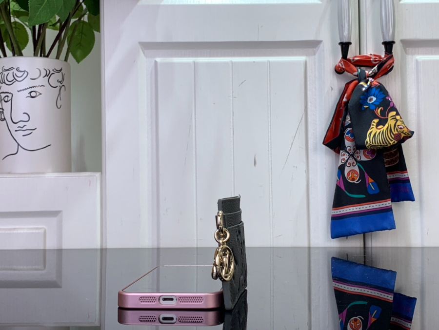 루이비통 LV 참 카드 홀더 M12178 10.27.30.3cm 그레이3.jpg