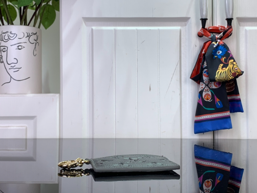 루이비통 LV 참 카드 홀더 M12178 10.27.30.3cm 그레이4.jpg