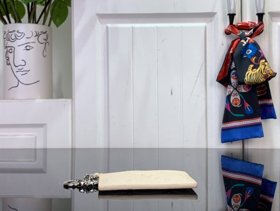 루이비통 LV 참 카드 홀더 M12179 10.27.30.3cm 크림4.jpg