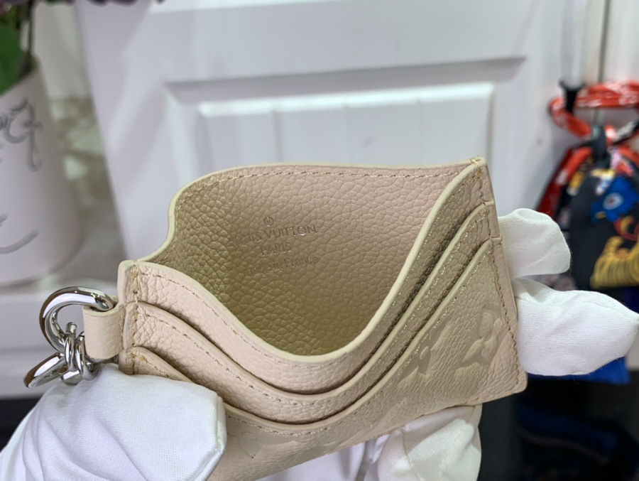 루이비통 LV 참 카드 홀더 M12179 10.27.30.3cm 크림5.jpg