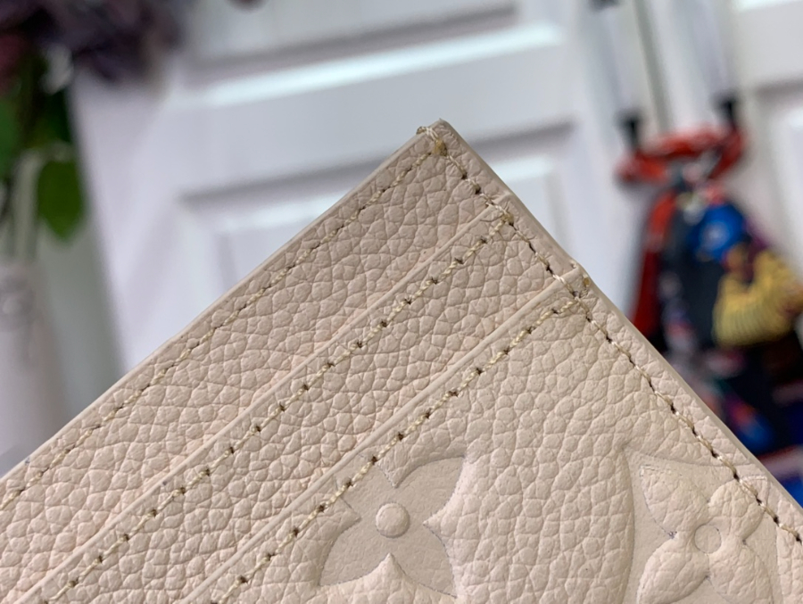 루이비통 LV 참 카드 홀더 M12179 10.27.30.3cm 크림8.jpg