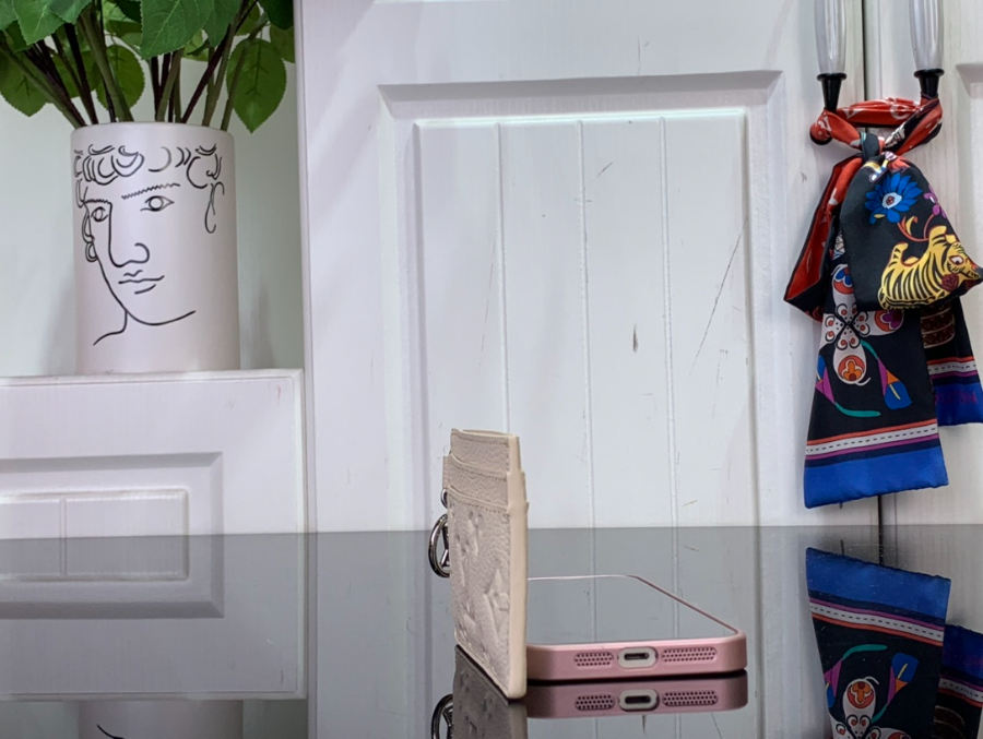 루이비통 LV 참 카드 홀더 M12179 10.27.30.3cm 크림3.jpg