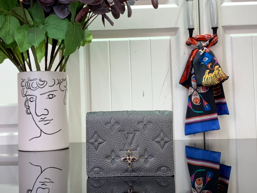 루이비통 비즈니스 카드 홀더 M12177 8110.5cm 그레이1.jpg