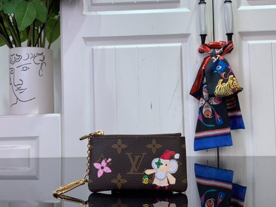 루이비통 산타클로스 키 파우치 M12217 M12229 71.512cm1.jpg