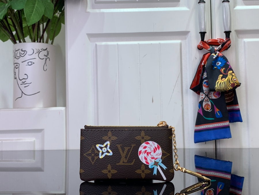 루이비통 산타클로스 키 파우치 M12217 M12229 71.512cm2.jpg