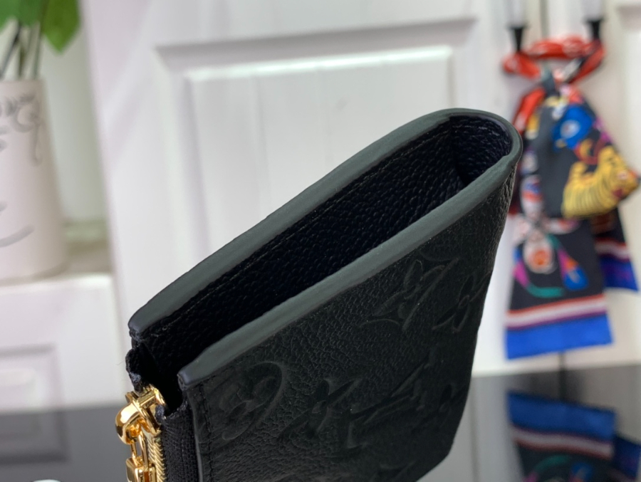 루이비통 엠보 모노그램 노아 컴팩트 월릿 M83476 118.51.5cm 블랙6.jpg