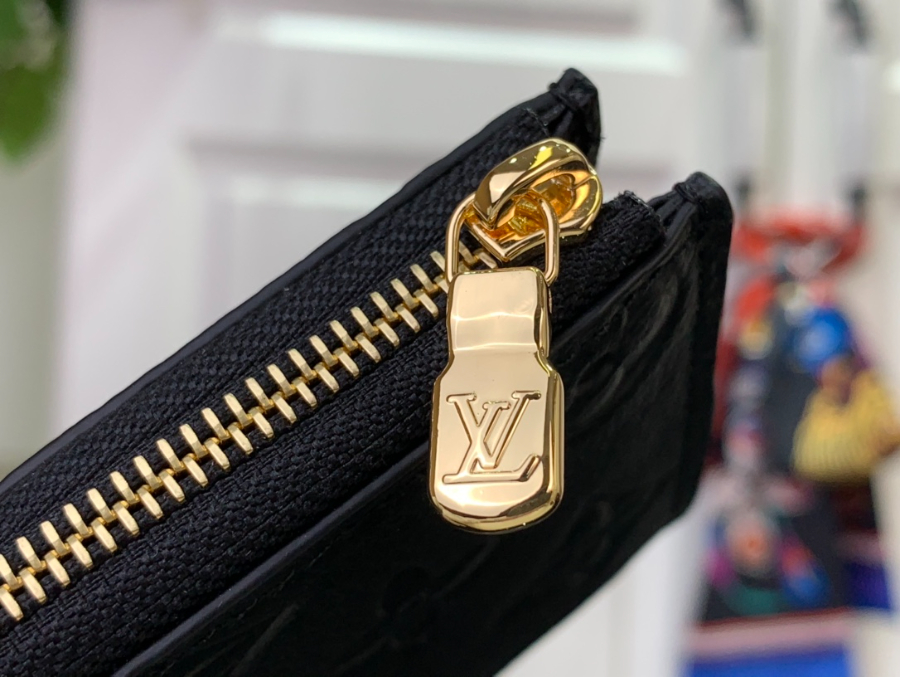 루이비통 엠보 모노그램 노아 컴팩트 월릿 M83476 118.51.5cm 블랙7.jpg