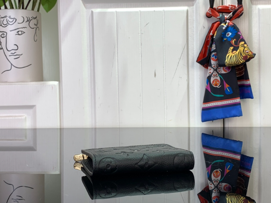 루이비통 엠보 모노그램 노아 컴팩트 월릿 M83476 118.51.5cm 블랙4.jpg