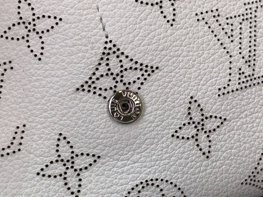 루이비통 이리스 장지갑 M11746 19122cm 화이트6.jpg