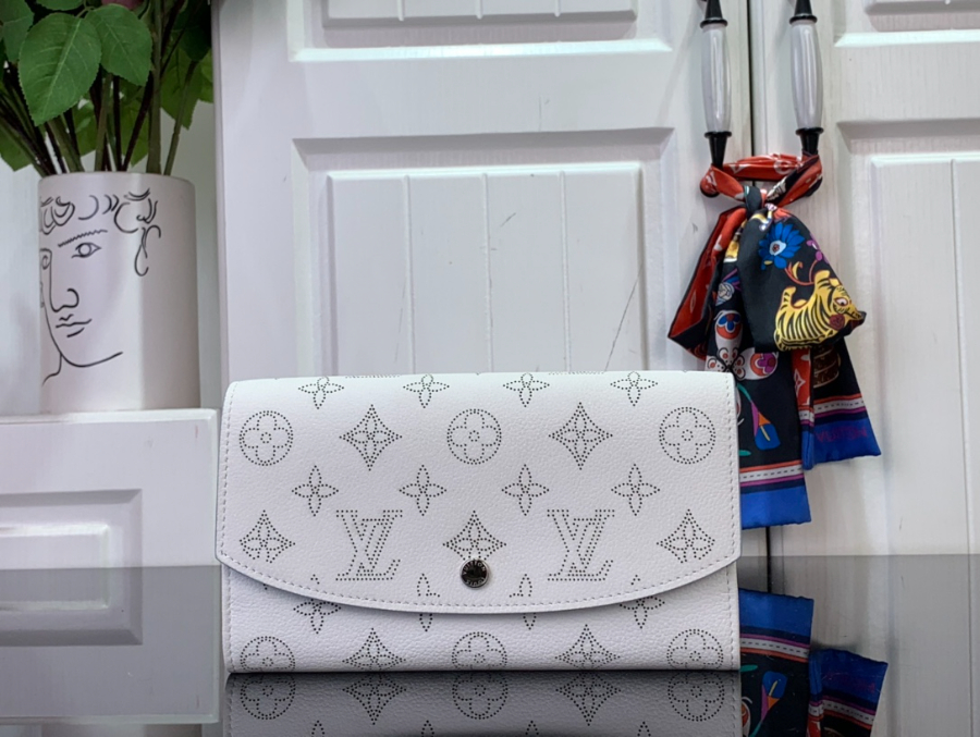 루이비통 이리스 장지갑 M11746 19122cm 화이트1.jpg