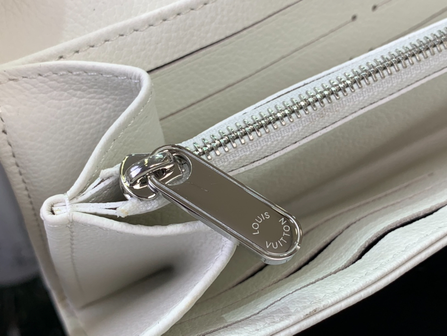 루이비통 이리스 장지갑 M11746 19122cm 화이트7.jpg