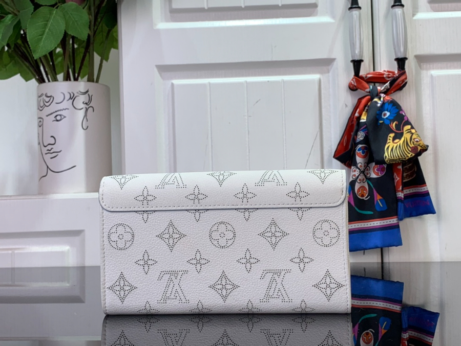 루이비통 이리스 장지갑 M11746 19122cm 화이트2.jpg